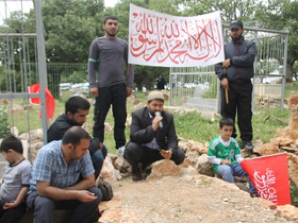 Şehid Riyad kabri başında anıldı