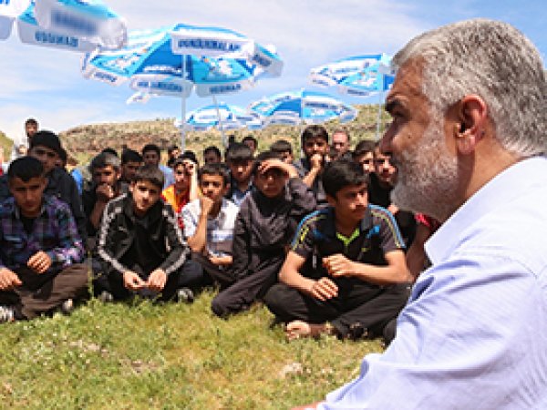 Yapıcıoğlu, hür gençlerin pikniğine katıldı