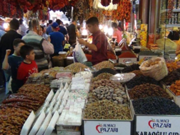 Elmacı Pazarında hareketli günler