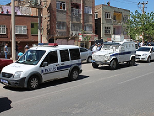 Diyarbakır'da satırlı ve silahlı kavga