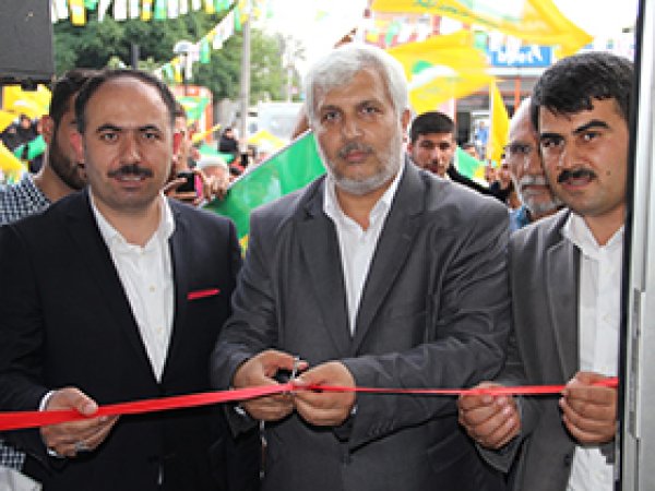 Bağımsız Demir Seçim lokalini açtı