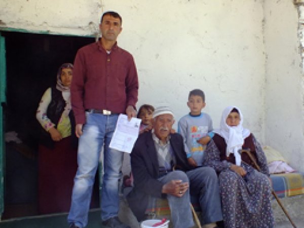 Özürlü aile yetkililerden yardım bekliyor