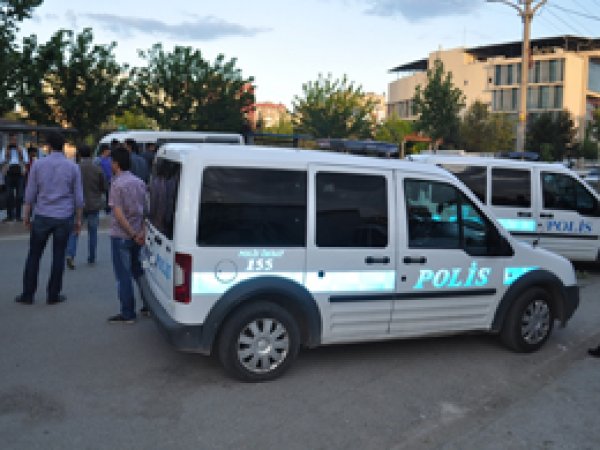 Genç kıza saldırmak isteyen şahıs suçüstü yakalandı
