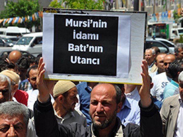 Batman'da Mursi'ye idam protestosu
