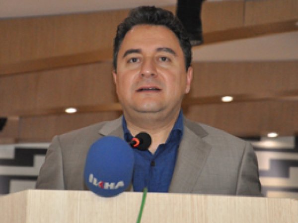 Babacan: Israrla fitne peşinde koşanlar var