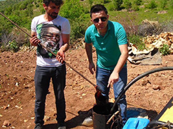 Su ararken petrol buldu