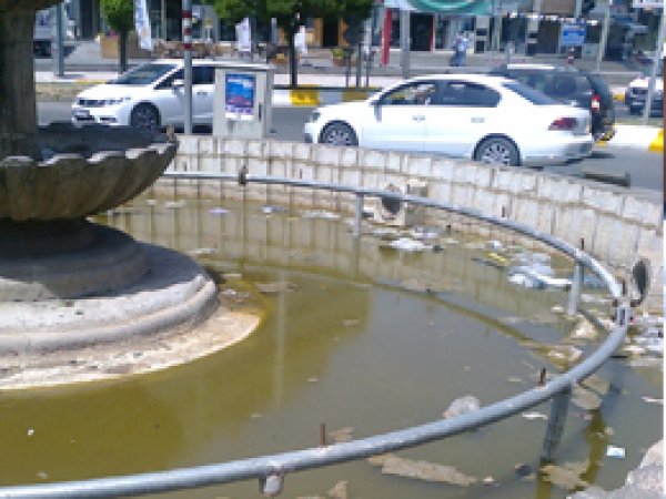 Diyarbakır'ın göbeğinde çöp havuzları