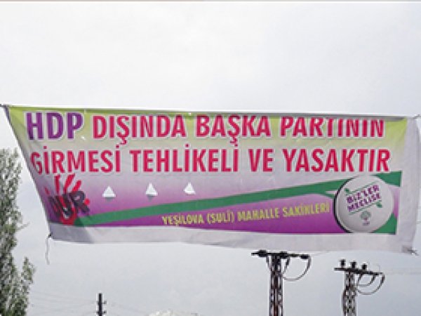 Vanlı siyasilerden 'tehdit pankartına' tepki