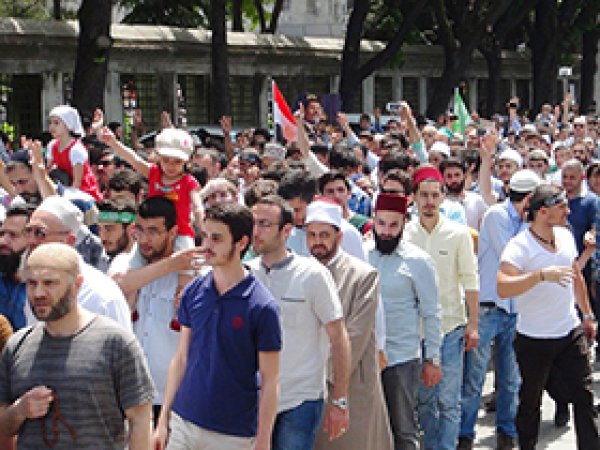 İstanbul'da Mursi'ye özgürlük yürüyüşü