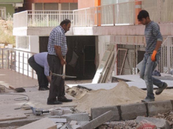 HDP’li belediyenin görevini vatandaş yapıyor