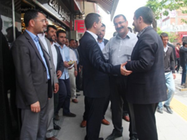 Van esnafı Mehdi Oğuz’a yoğun ilgi gösterdi