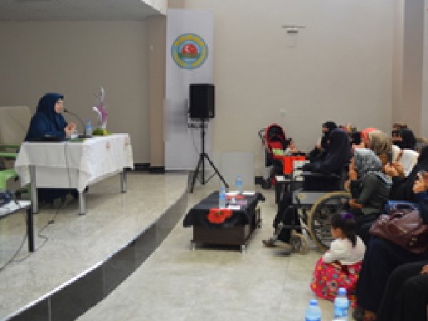  Emine Şenlikoğlu Birecikli bayanlarla buluştu