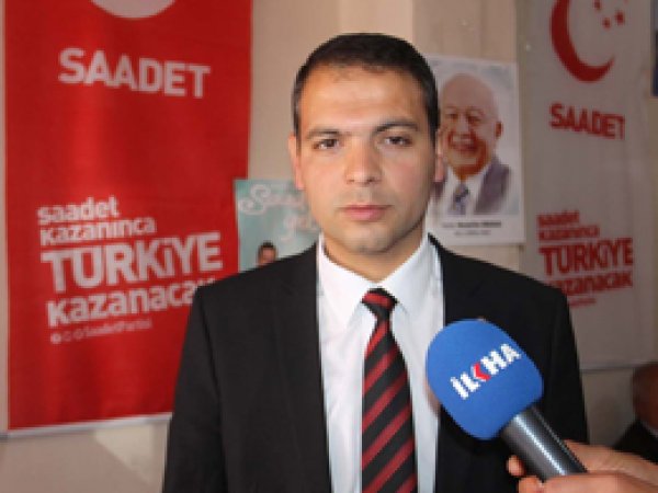 'Batıda eline saz alanlar, doğuda insanları katlediyor'
