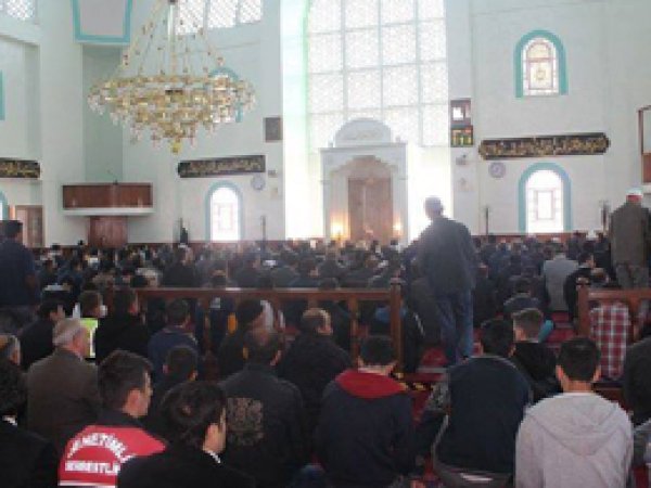 Gaziantep’te halk camilere akın etti