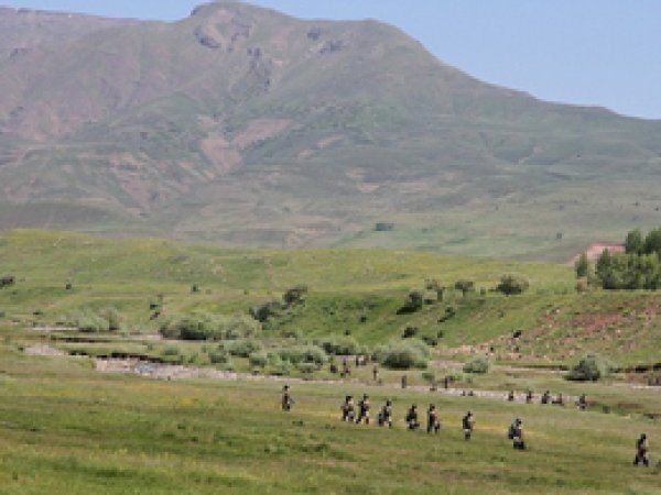 Hakkari'de 2 PKK'ci teslim oldu