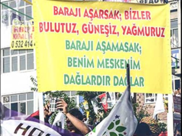 HDP'den Batman'da tehdit pankartı