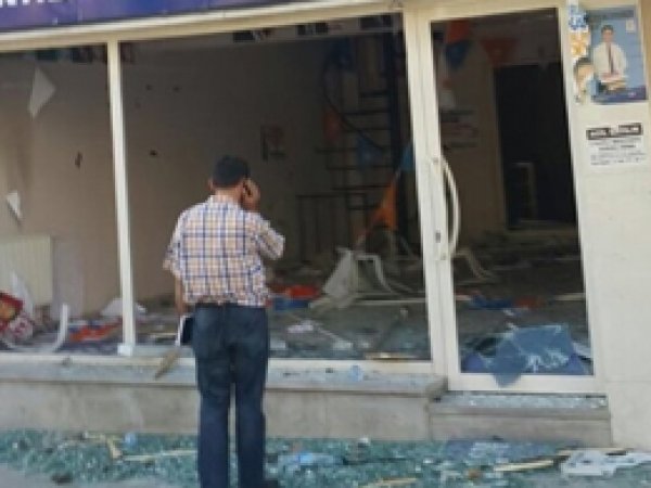 Erzurum'da AK Parti bürosuna saldırı
