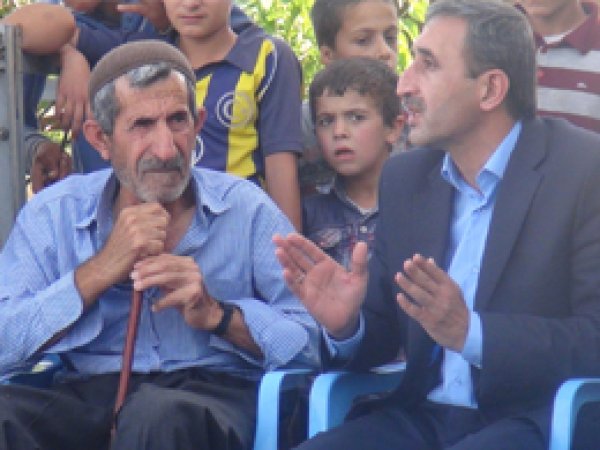 Demir Kızılsu köyünde halkla bir araya geldi