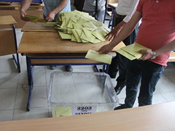 Van'da oy sayımlarına başlandı