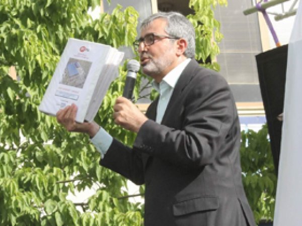 Uçuk vaatlerde bulundu, 206 oy aldı 