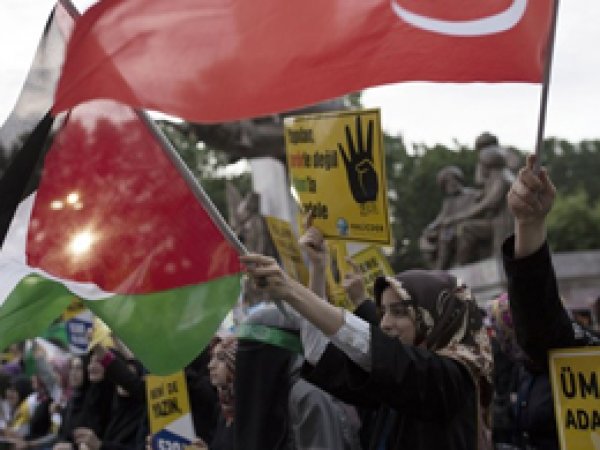 Mursi'ye verilen idam kararı protesto edildi