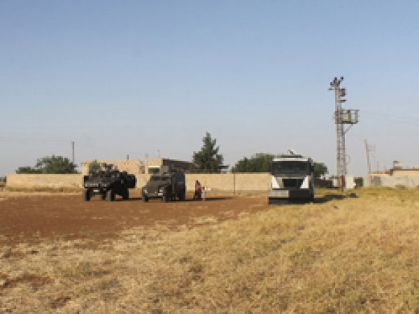Jandarma İdil'de şehidlerin evini bastı