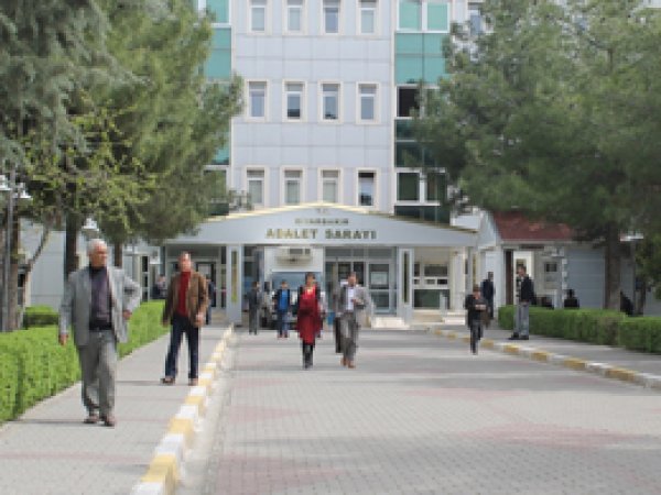 Adliyeden kaçan zanlılarından biri yakalandı