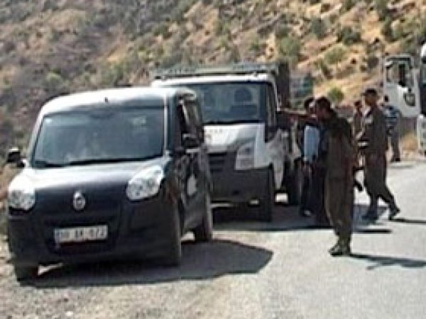 Ağrı'da PKK yol kesti