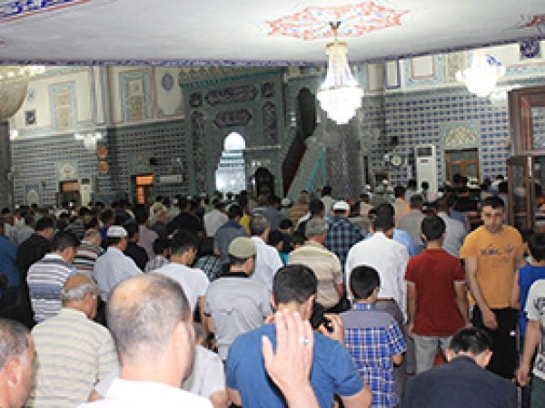 Mardin'de ilk teravih namazı kılındı