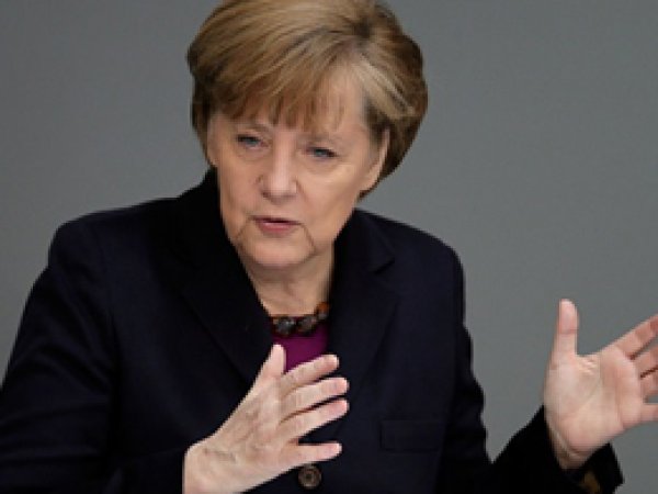 Merkel: Almanya'da mültecilere eşitlik yok