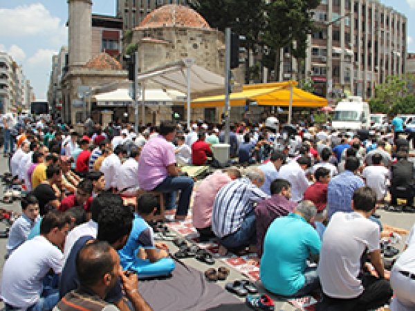 Ramazan'ın ilk Cumasında camiler doldu