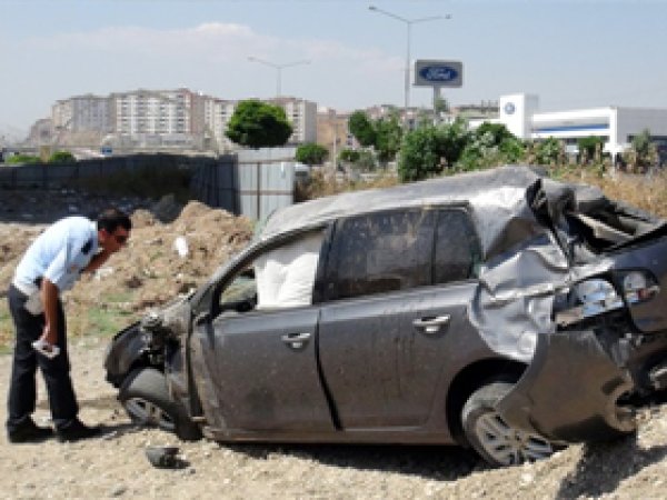 Sınava giderken kaza yaptı