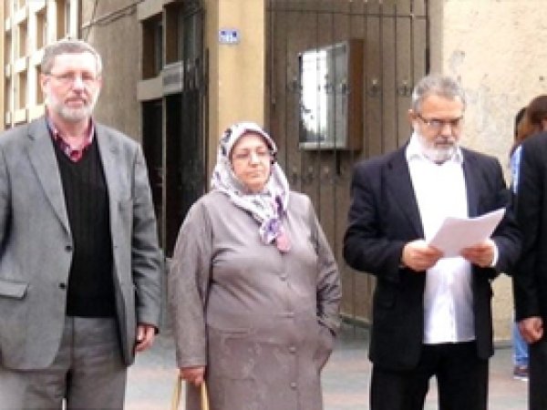 'Başörtü yasakçılarını uyarıyoruz'