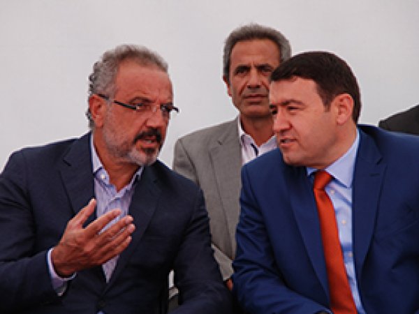 Ağrı'da basının karşısında 'logo' kavgası