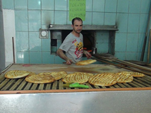 300 derece sıcaklığa rağmen oruç tutuyorlar