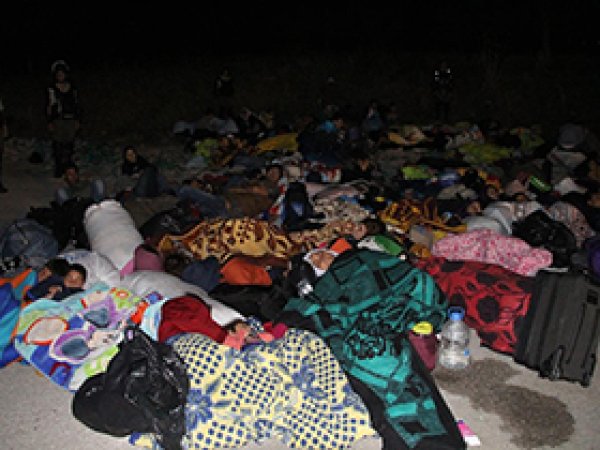 HDP kampını terkeden Êzidiler dışarıda yattı
