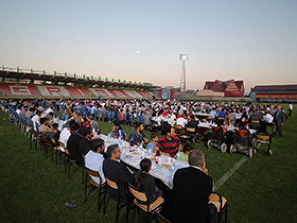 Ağrı'da bin 200 kişilik iftar sofrası