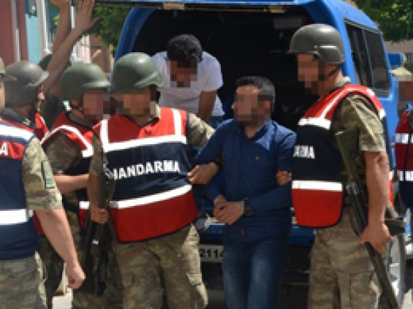 Çocukları dağa götürmeye çalışan 2 kişi yakalandı
