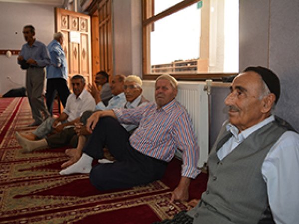 Yaşlılar eski Ramazanları hasretle anıyor