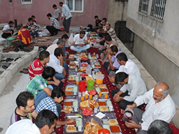 Kâhta Çağrı-Der'den iftar yemeği