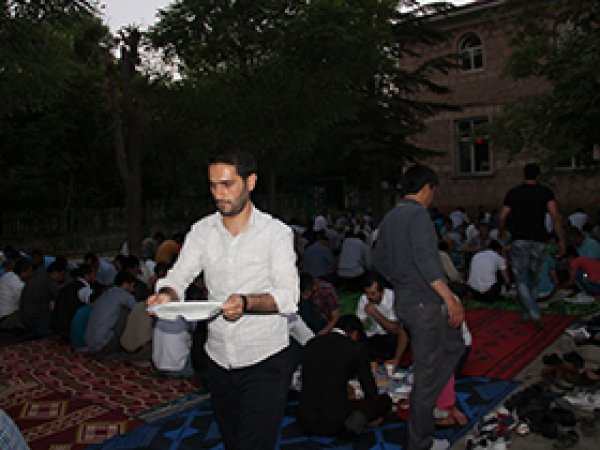 Bingöl Mustazaflar Cemiyeti'nden iftar yemeği