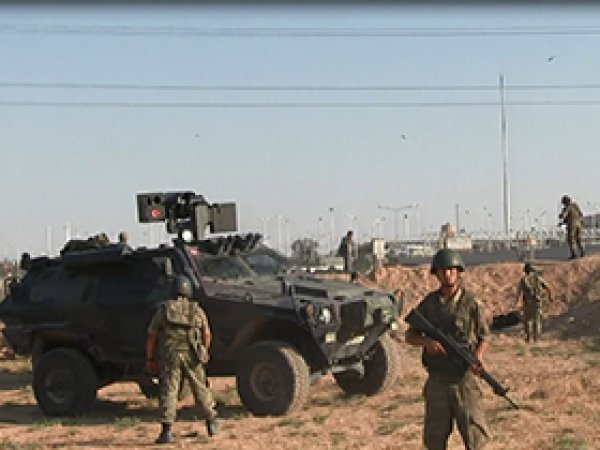 Akçakale'de askeri araç devrildi: 1 ölü