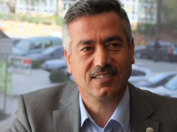 Eğitim-Bir-Sen’den 300 aileye alışveriş çeki
