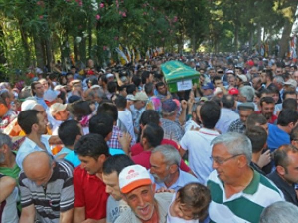 Faciada ölen tarım işçileri toprağa verildi