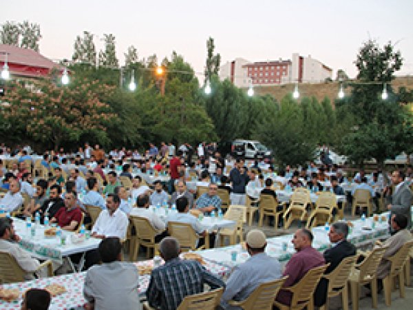 HÜDA PAR'dan Bingöl'de halka açık iftar