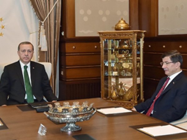 Erdoğan hükümeti kurma görevini Davutoğlu'na verdi