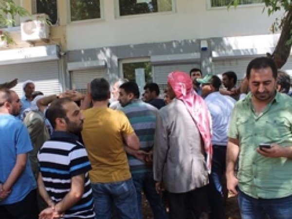 Kesintilere tepki gösteren çiftçiler DEDAŞ'a yürüdü