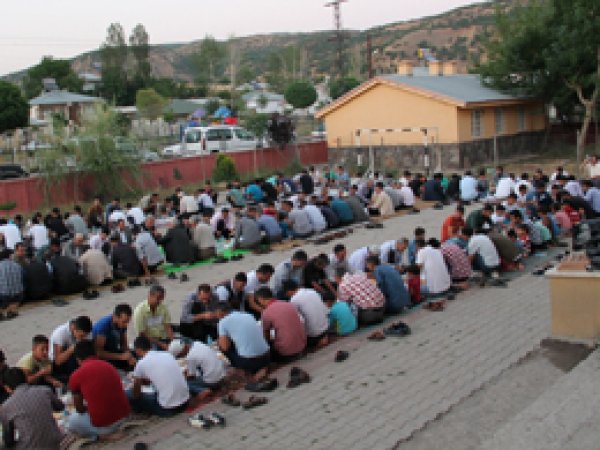 Mustazaflar Cemiyeti ılıcalarda halkla buluştu