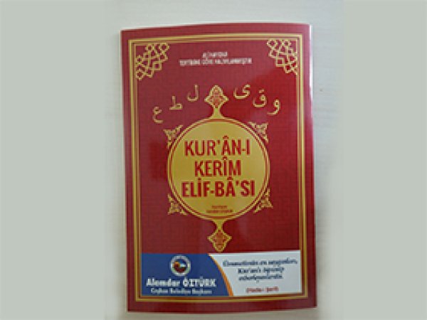 Ceyhan'da 10 bin Elif-Ba dağıtıldı