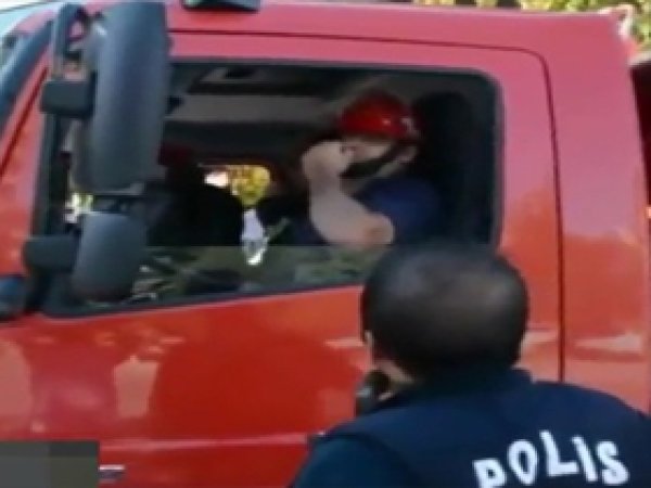 Yangını seyreden itfayecilere dava açıldı